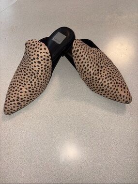 Pointed Cheetah Print Slip-On Mules in Tan and Black